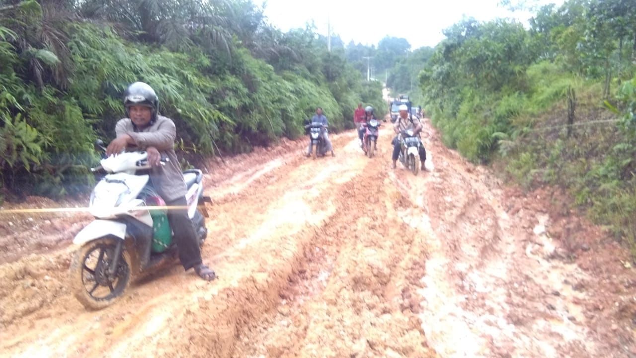 1542877984-RiauBertuah co-jalan kuning