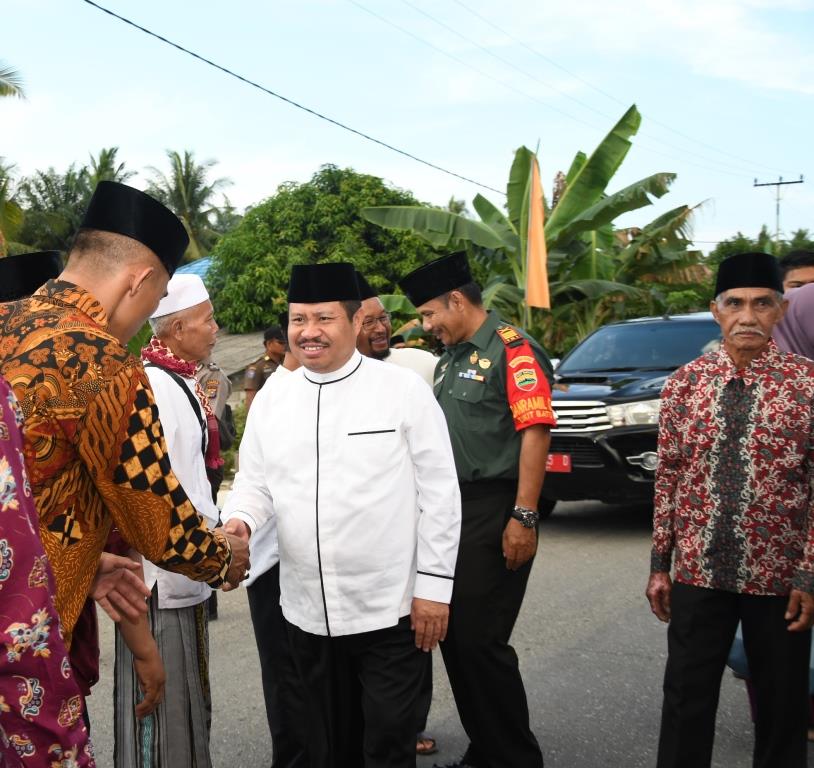 1558064859-RiauBertuah co-Bupati Bengkalis Amril Mukminin ketika menghadiri safari ramadhan di Masjid Al- Falah Desa Sepotong Kecamatan Siak Kecil
