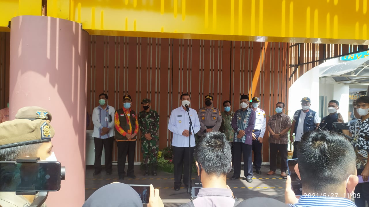 1635131377-RiauBertuah co-FWalikota Pekanbaru saat beri sambutan sebelum meresmikan bus vaksinasi